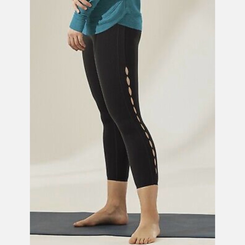 Athleta Horizon Scallop Capri
